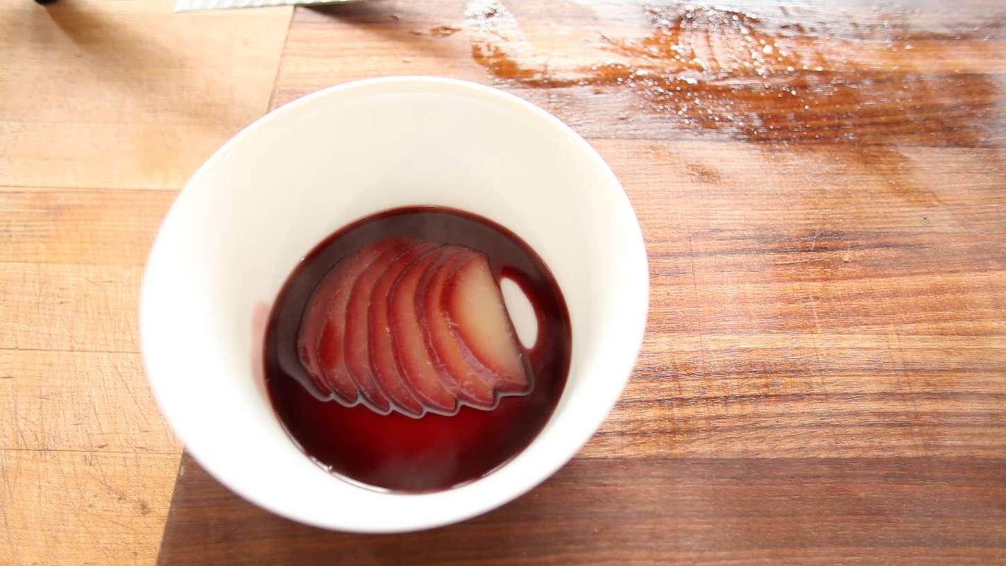 tage medicin vidne ristet brød Red Wine Poached Pear | ChefSteps