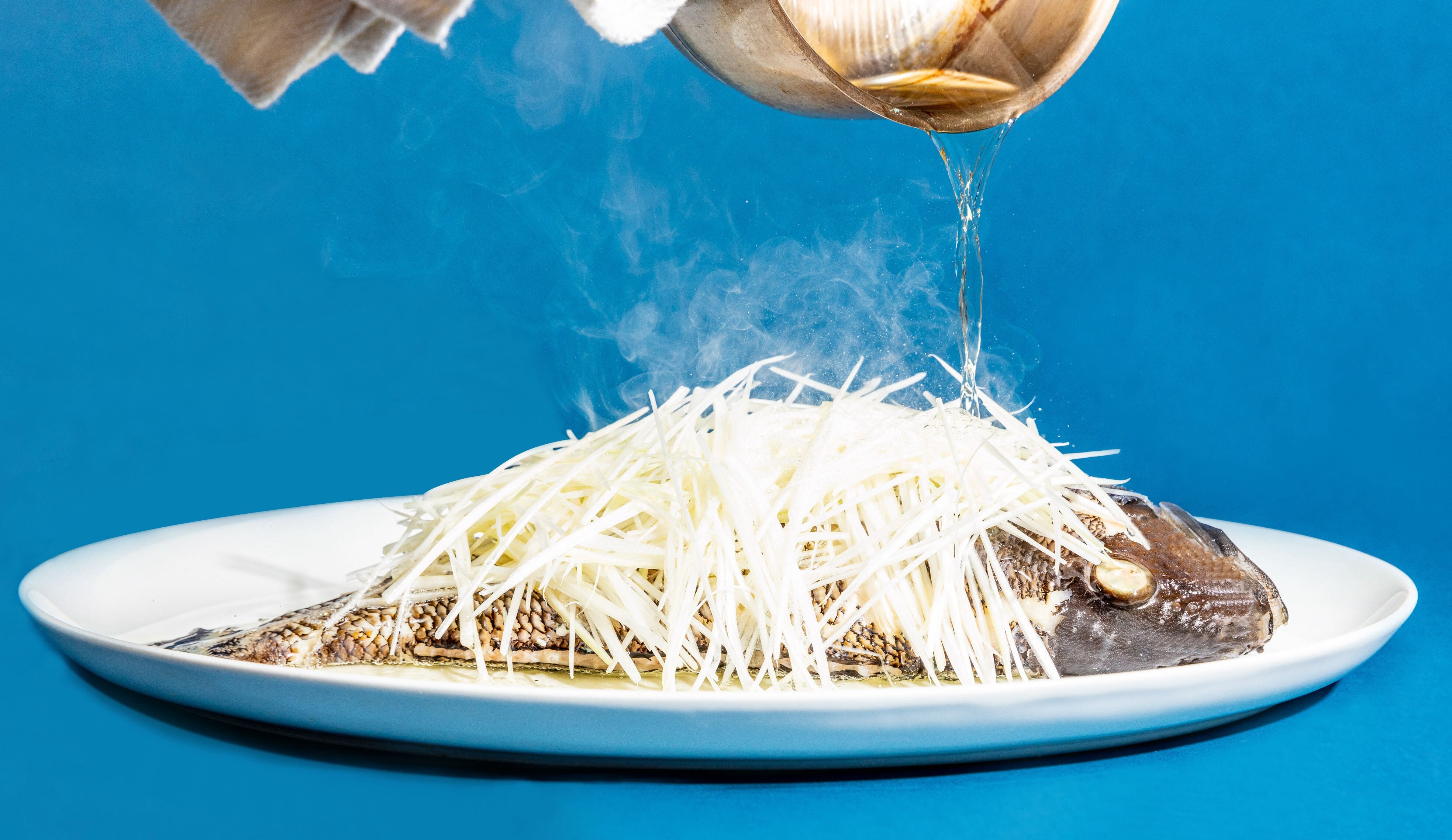 precision-cantonese-style-sizzling-steamed-fish