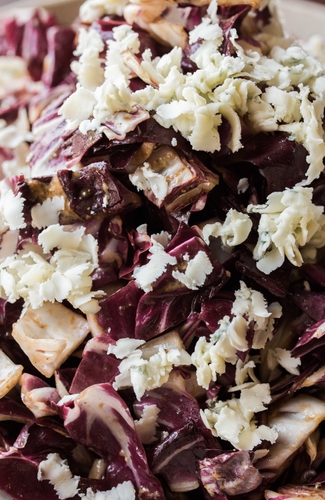 quick-steakhouse-style-radicchio-salad-with-blue-cheese